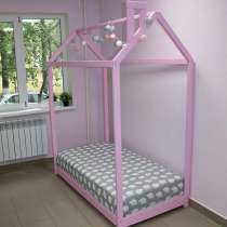 Кроватка-домик (Монтессори), в Зиме