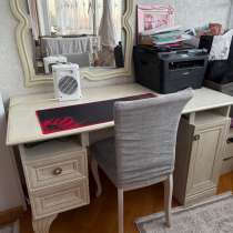 Туалетный столик, стол рабочий, в Румянцево