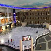 Есть места под кофе и снек автоматы, в Москве