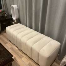 Продается красивая мягкая бежевая скамейка. Цена: 500 AED, в г.Дубай