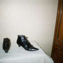 Ботильоны женские /черные лак/-39 р. -Италия, в Москве