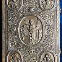 Старинное напрестольное Евангелие большого формата в окладе, в Санкт-Петербурге