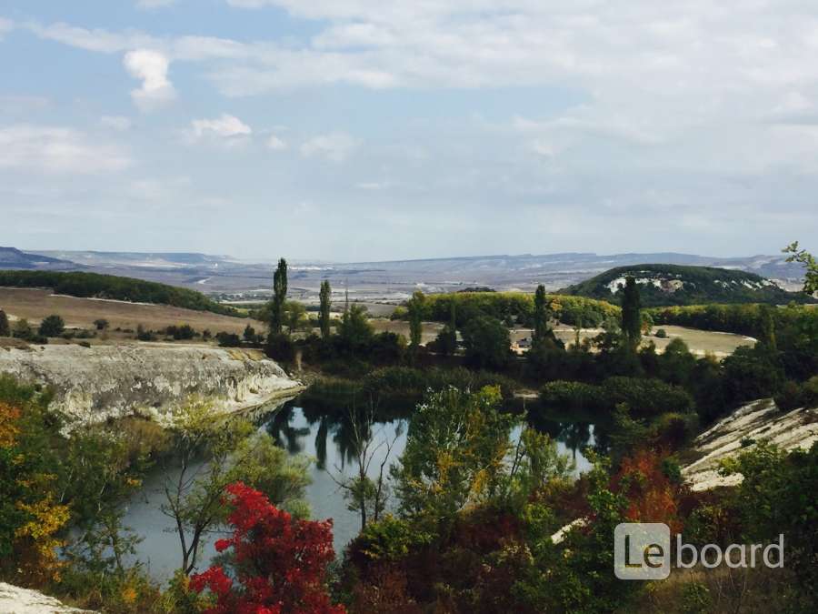 Село зеленое бахчисарайский. Холмовка озеро Крыма Бахчисарайский. Речное Бахчисарайский район. Озеро любви Крым Бахчисарайский район село танковое. Холмовка Бахчисарайский район Крым теплицы.