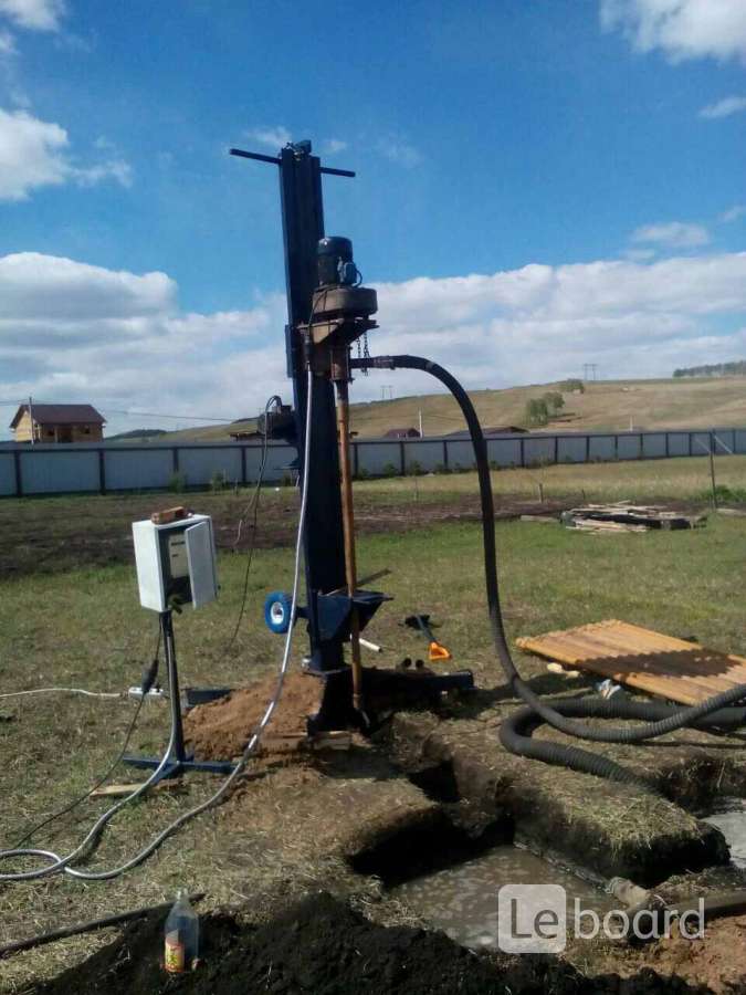 Бурение на воду красноярск. Бурение скважин. Бурение скважин на воду. Бурение на участке. Бурение скважин без заезда на участок.