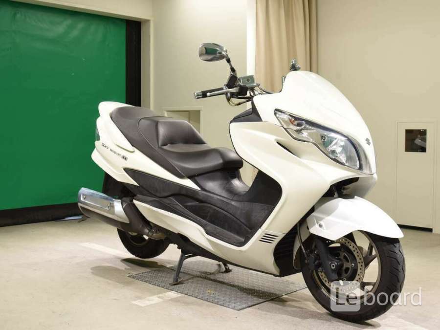 Мощность скутера. Suzuki Skywave 250. Burgman 250. Suzuki Burgman Sky Wave 250. Suzuki скутер 250 кубов.