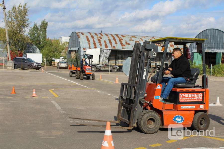 Экзамен на погрузчик. Водитель погрузчика. Вождение погрузчика. Погрузчик категории б.